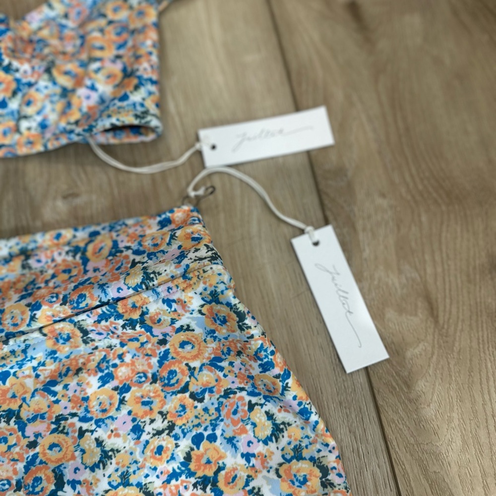 🆕 2pc JUILLET GIANA TOP & SUTTON BOTTOM IN SURREY - Picture 3 of 12